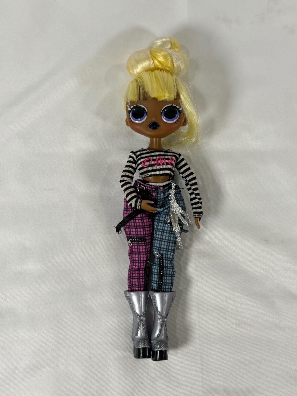 L.O.L. Surprise OMG Melrose Fashion Doll Plaid Outfit